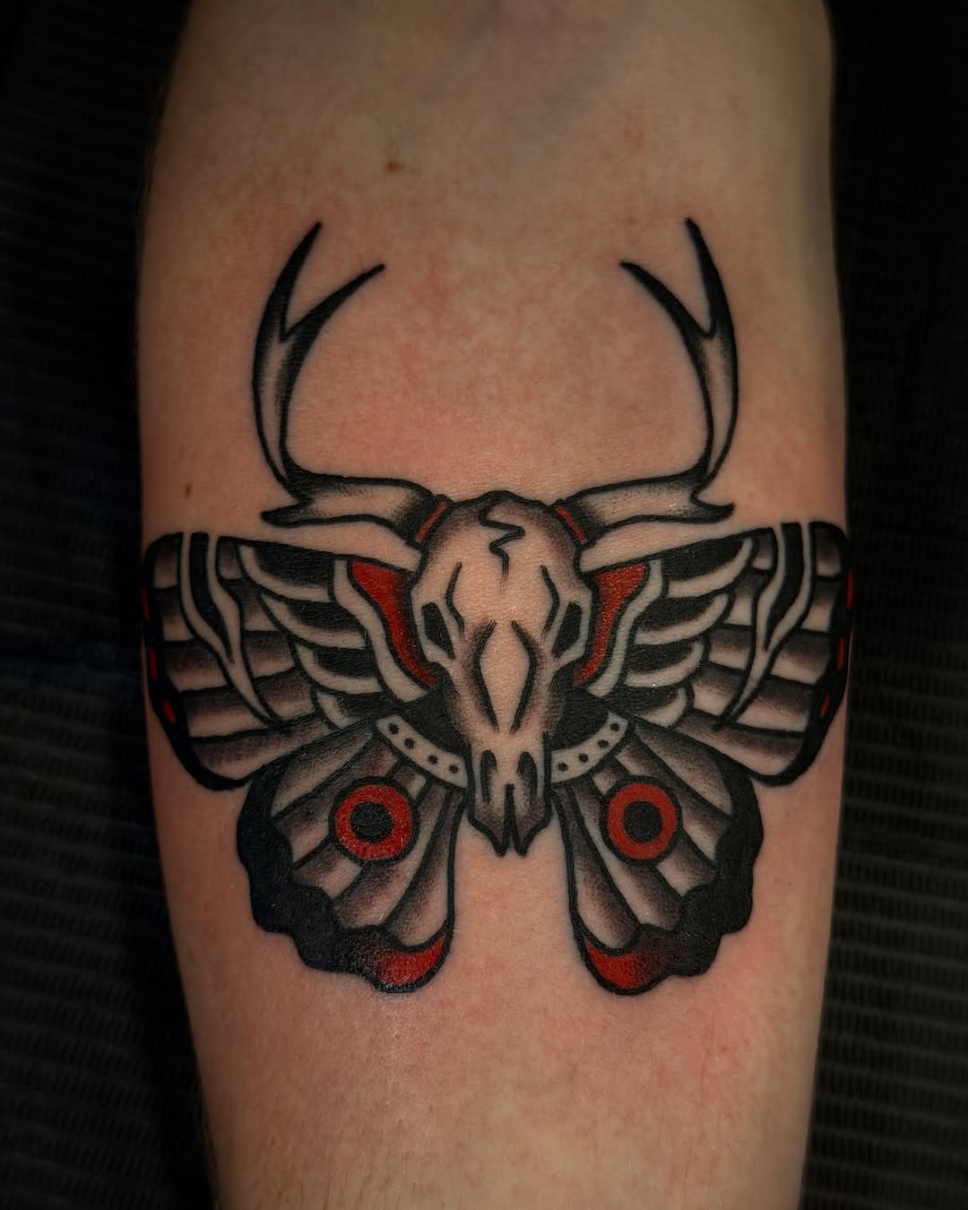Tattoo by @il.tattoos — neo_traditional, black_and_grey