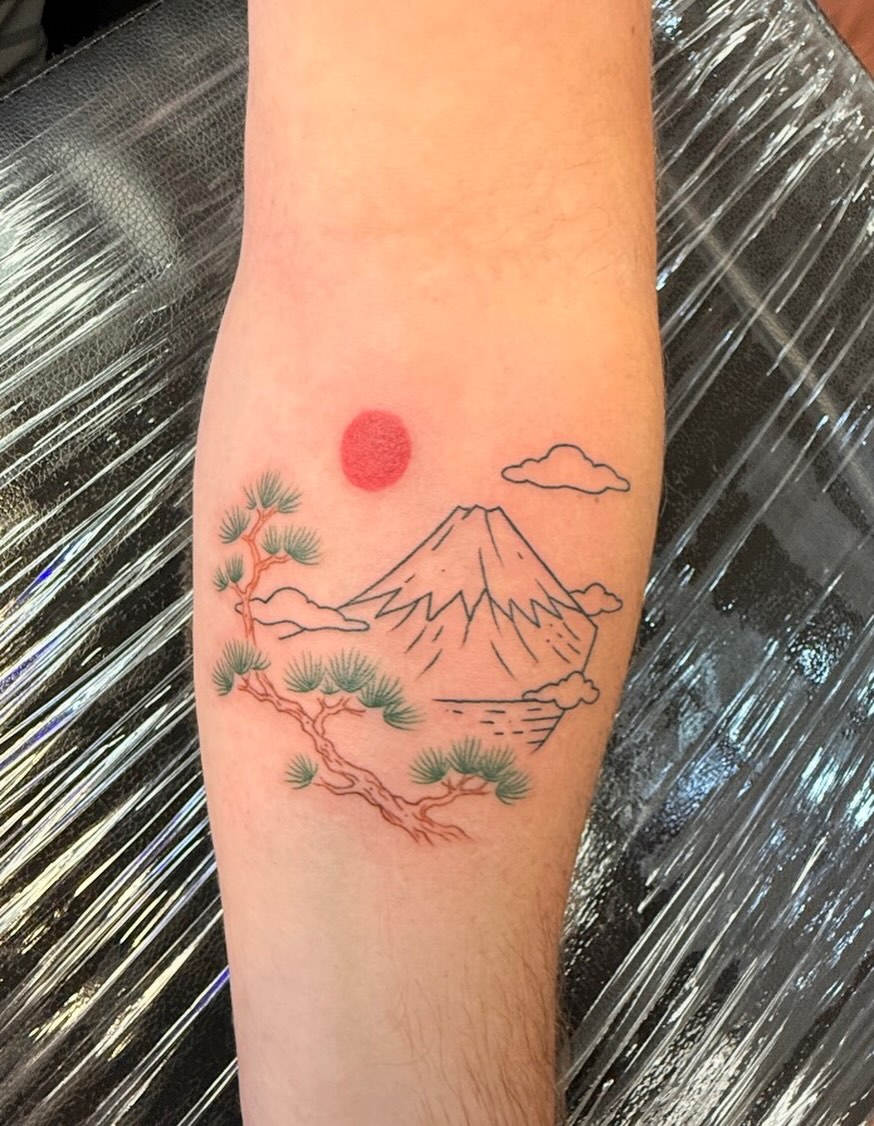 Tattoo by @vibe.ink90 โ fine_line, minimalist