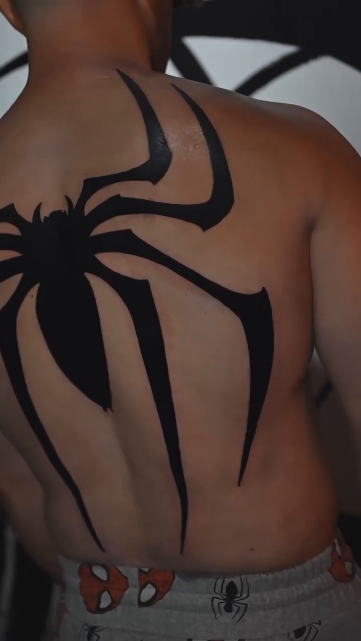 Tattoo by @banxamilli — blackwork