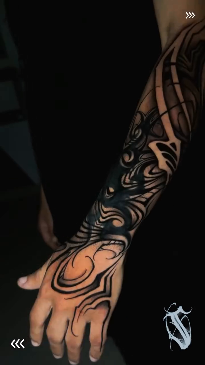 Tattoo by @toretattoo_311 — blackwork, geometric