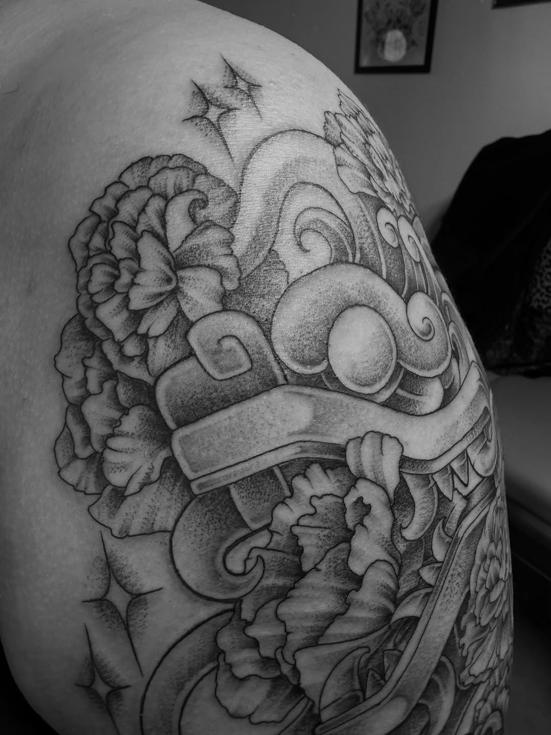Tattoo by @que.sera8 β japanese_irezumi, black_and_grey
