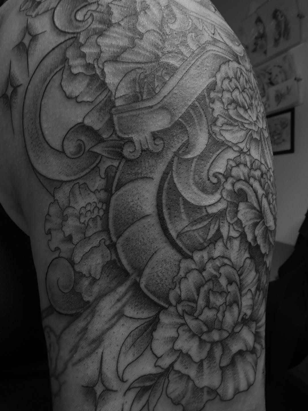 Tattoo by @que.sera8 β japanese_irezumi, black_and_grey