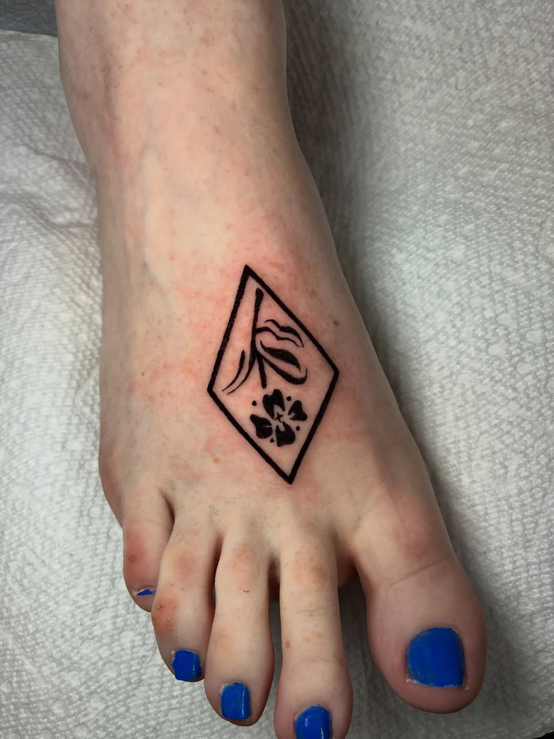 Tattoo by @themerriestofsummers β blackwork, geometric