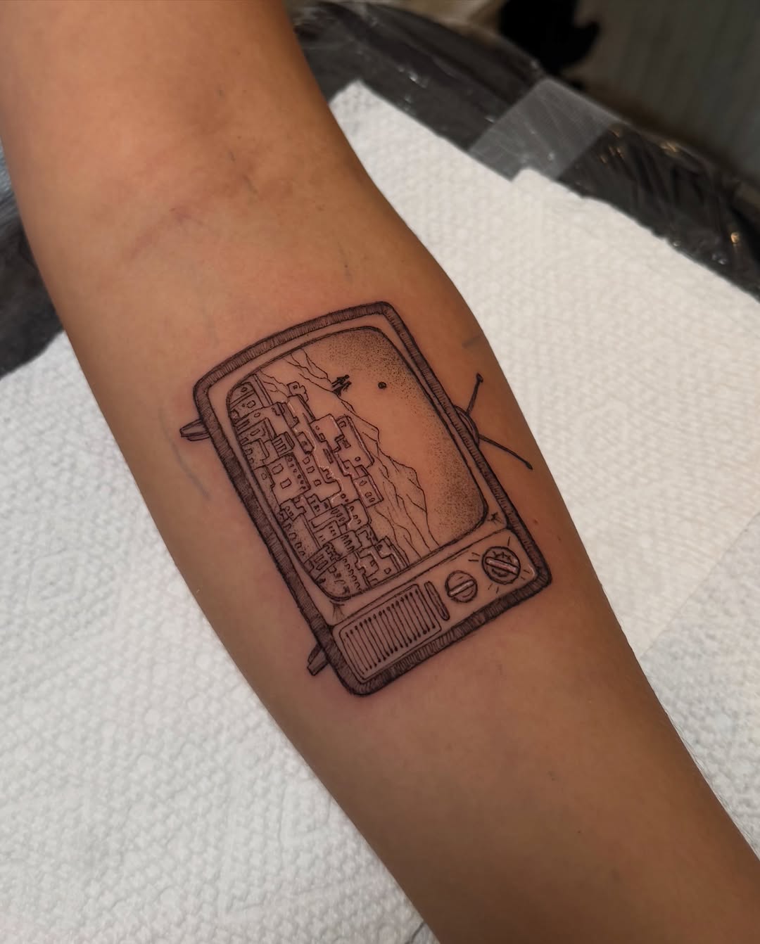 Tattoo by @jaqui.sieras — fine_line, illustrative