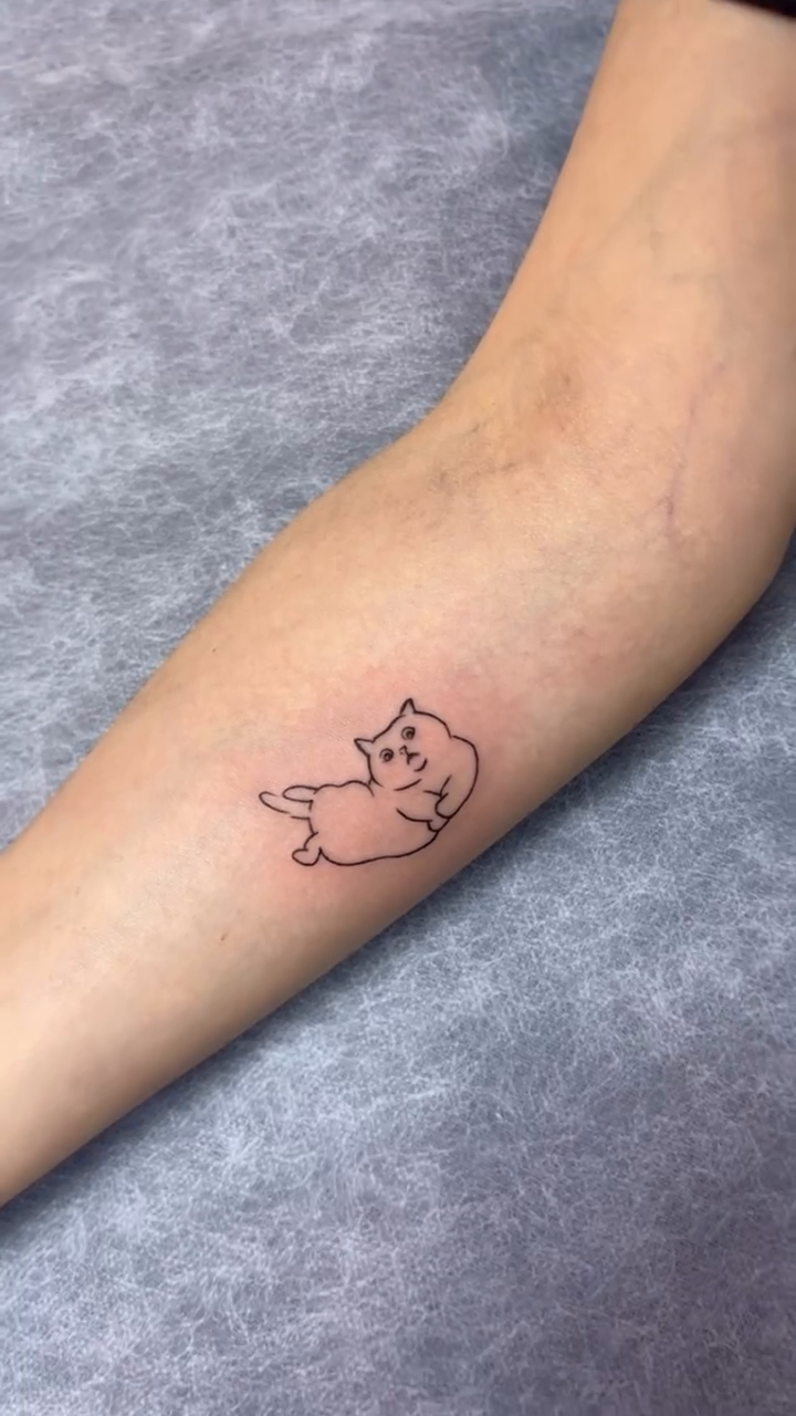 Tattoo by @angustattoo โ fine_line