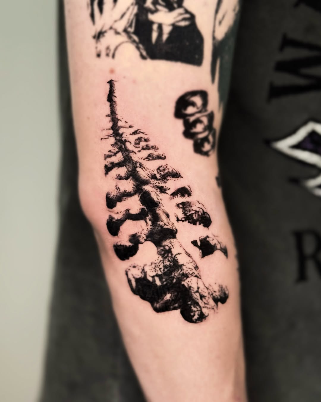 Tattoo by @mimo_tattooist__ — blackwork