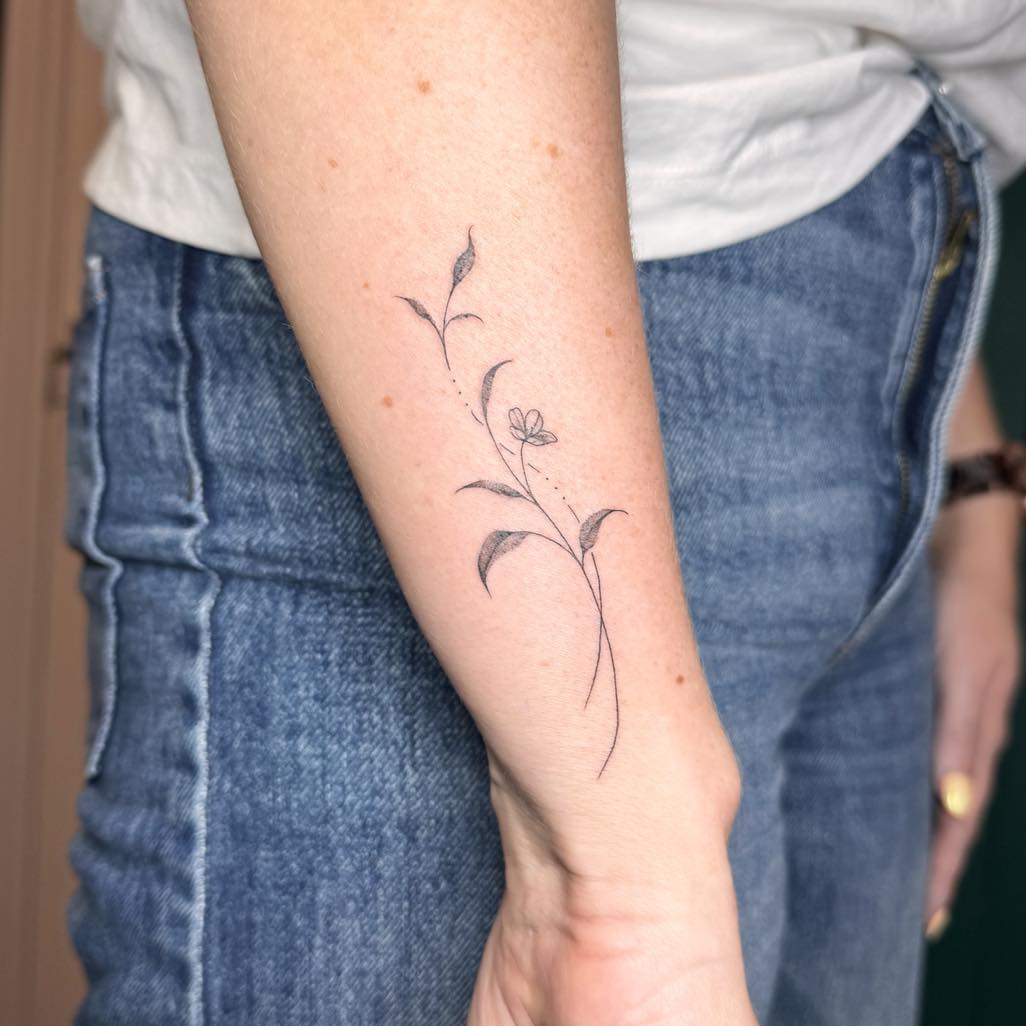 Tattoo by @beccasuetattoo โ fine_line