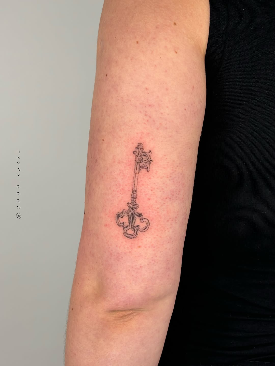 Tattoo by @2000.tatts โ fine_line