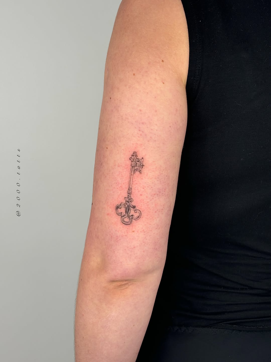 Tattoo by @2000.tatts โ fine_line