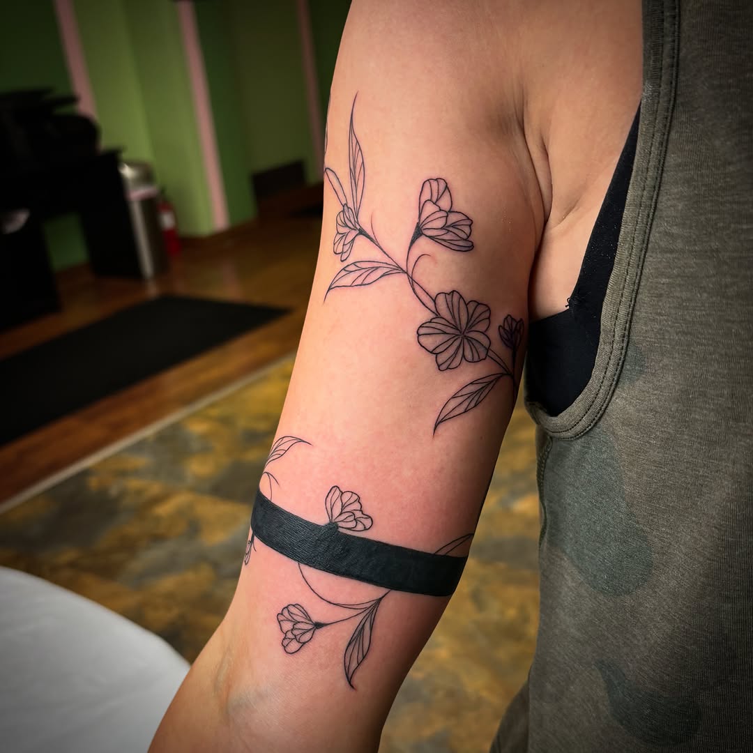 Tattoo by @aves_inks — fine_line, blackwork