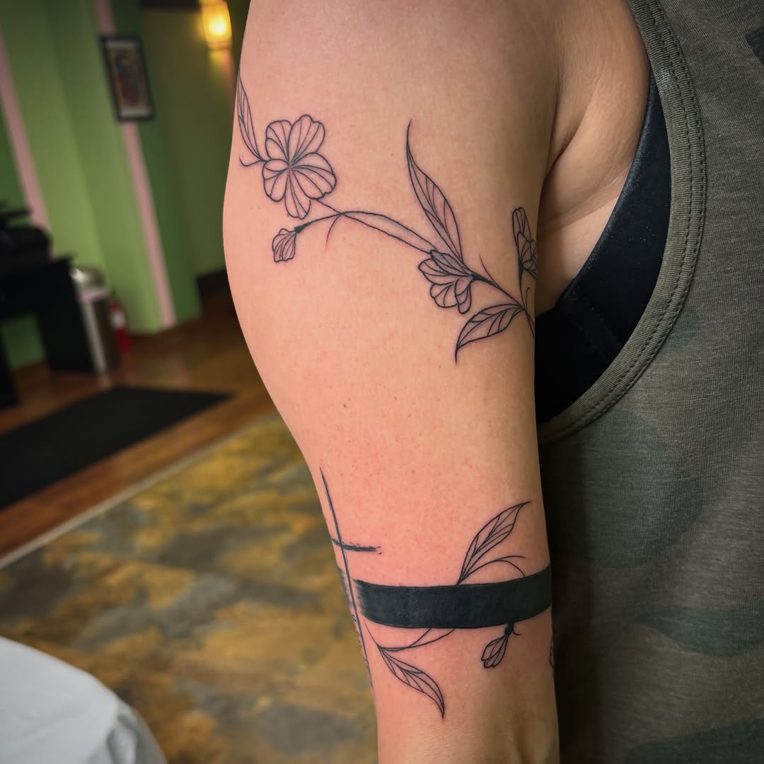 Tattoo by @aves_inks — fine_line