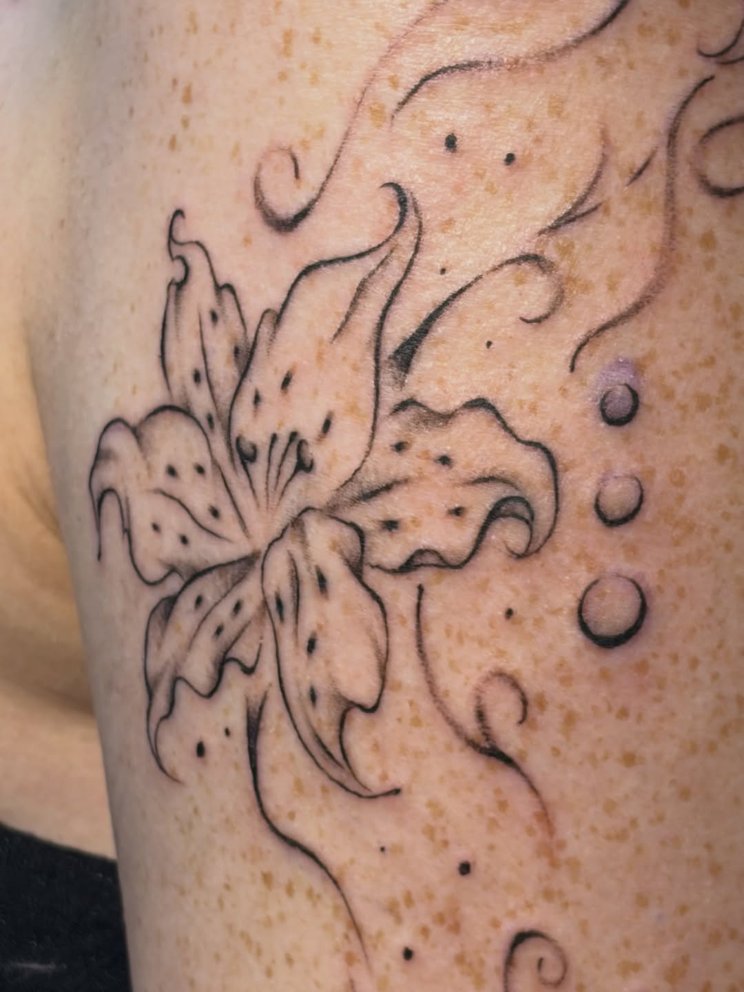 Tattoo by @sexyratpotion โ fine_line, black_and_grey