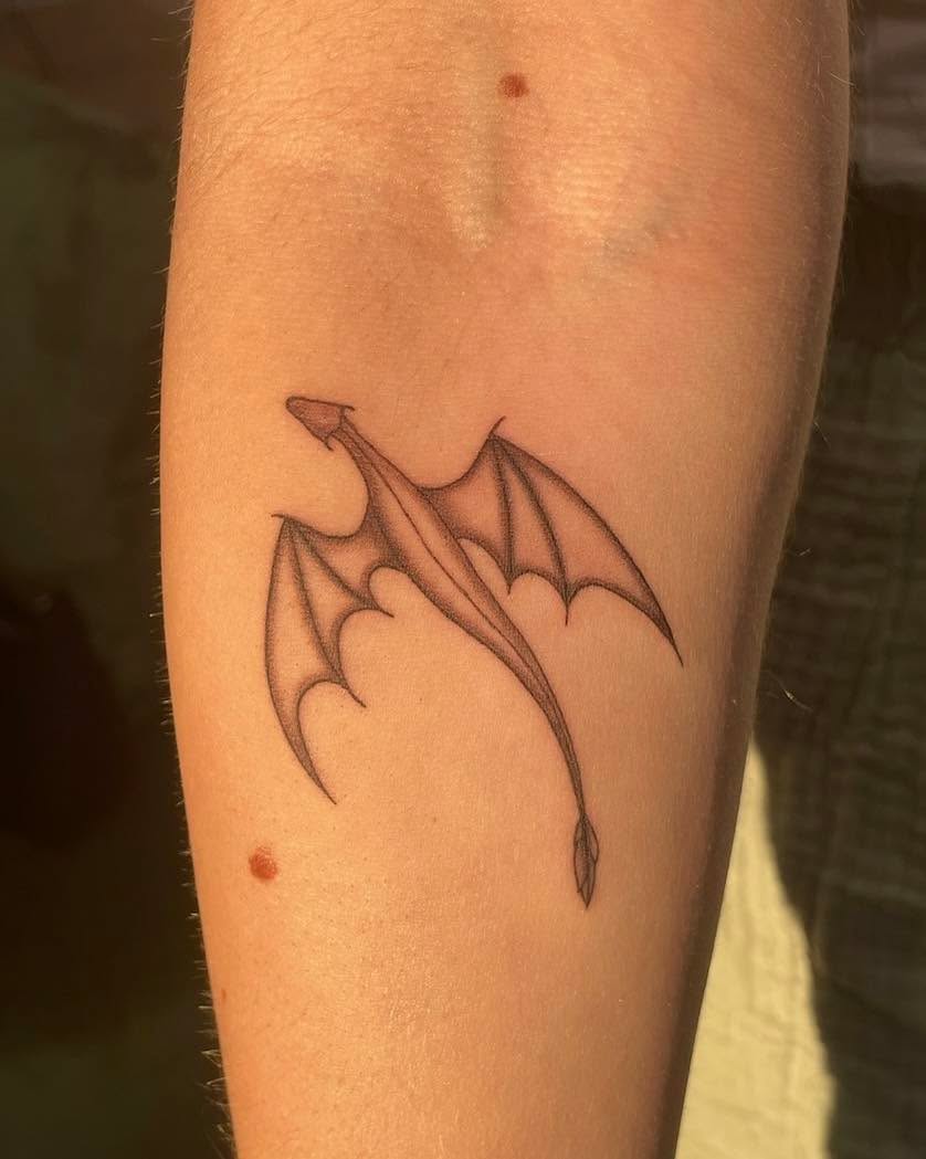 Tattoo by @myl.valois_tattoo — fine_line, black_and_grey