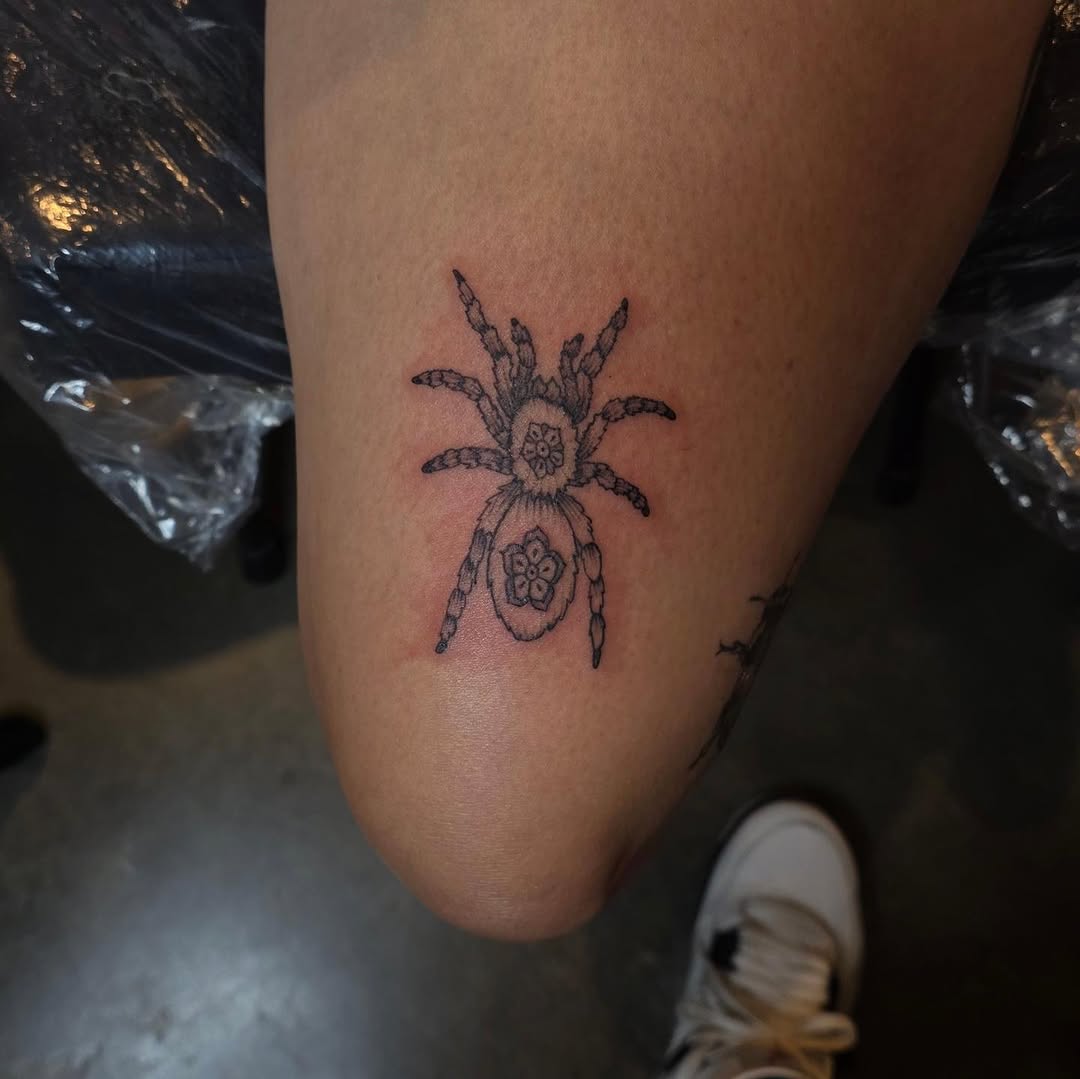 Tattoo by @rome_ink_tattoo — fine_line
