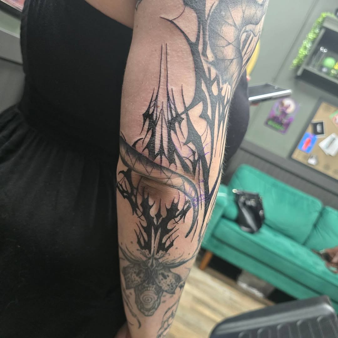 Tattoo by @dark_altar_tattoo — blackwork, ornamental