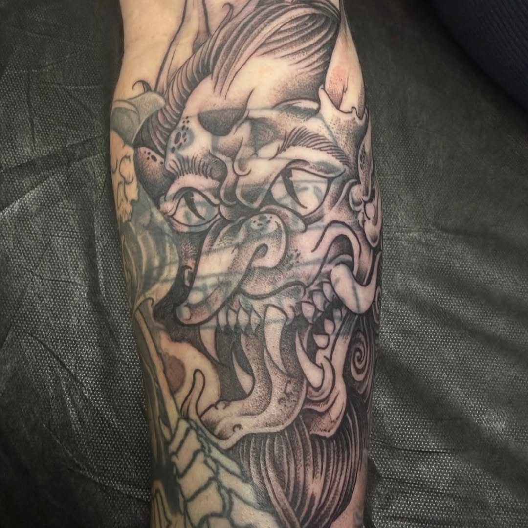 Tattoo by @que.sera8 β japanese_irezumi, black_and_grey