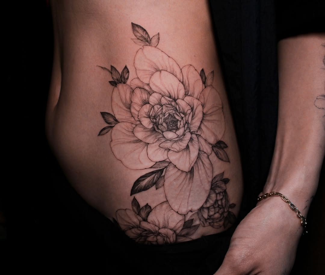 Tattoo by @hynngloomy โ fine_line, black_and_grey