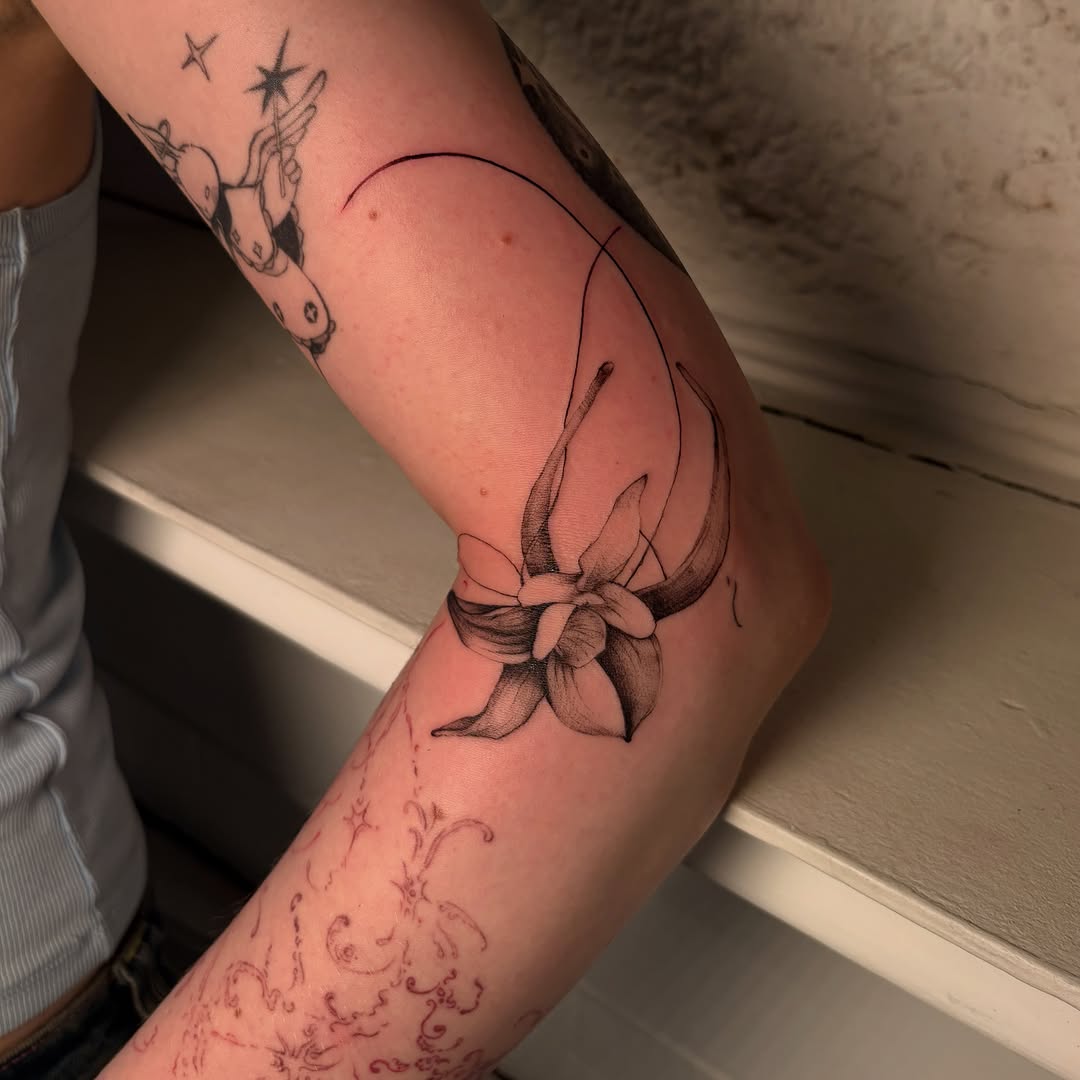 Tattoo by @erinhasagun โ fine_line, black_and_grey
