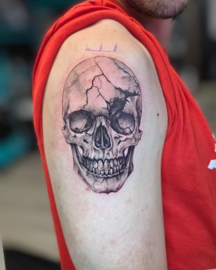 Tattoo by @frozenink_tattoo โ realism, black_and_grey