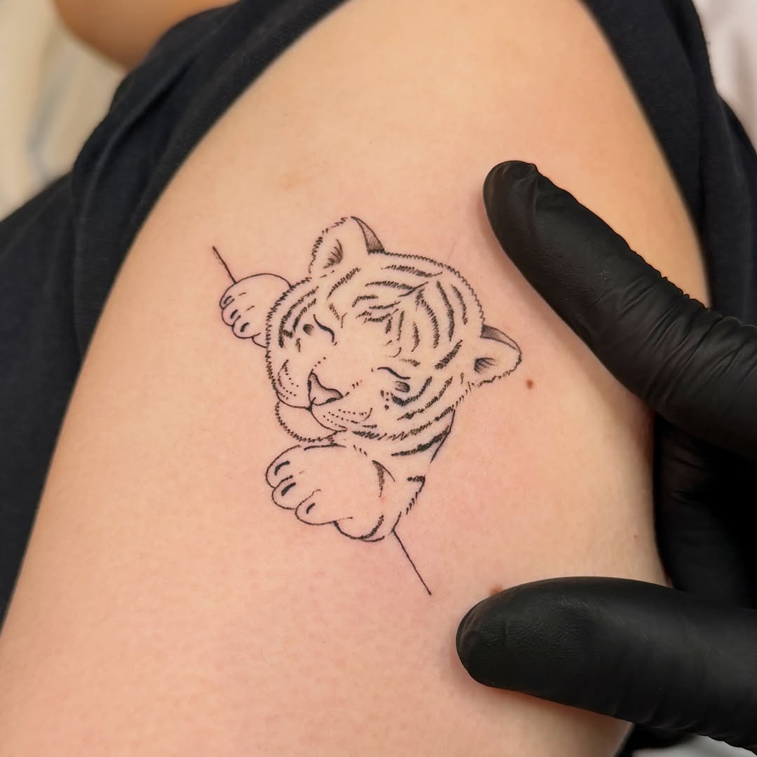 Tattoo by @lulu.ttttttt — fine_line, minimalist