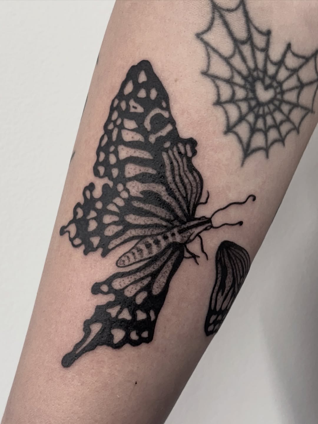 Tattoo by @osichristattoos — blackwork