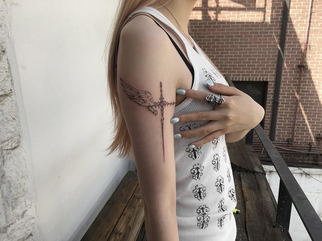 Tattoo by @keeshetattoo β fine_line