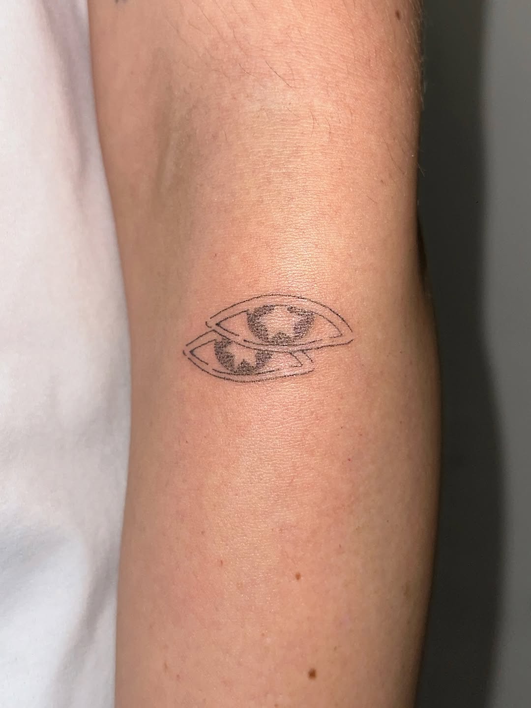 Tattoo by @olobi.poke — fine_line, minimalist