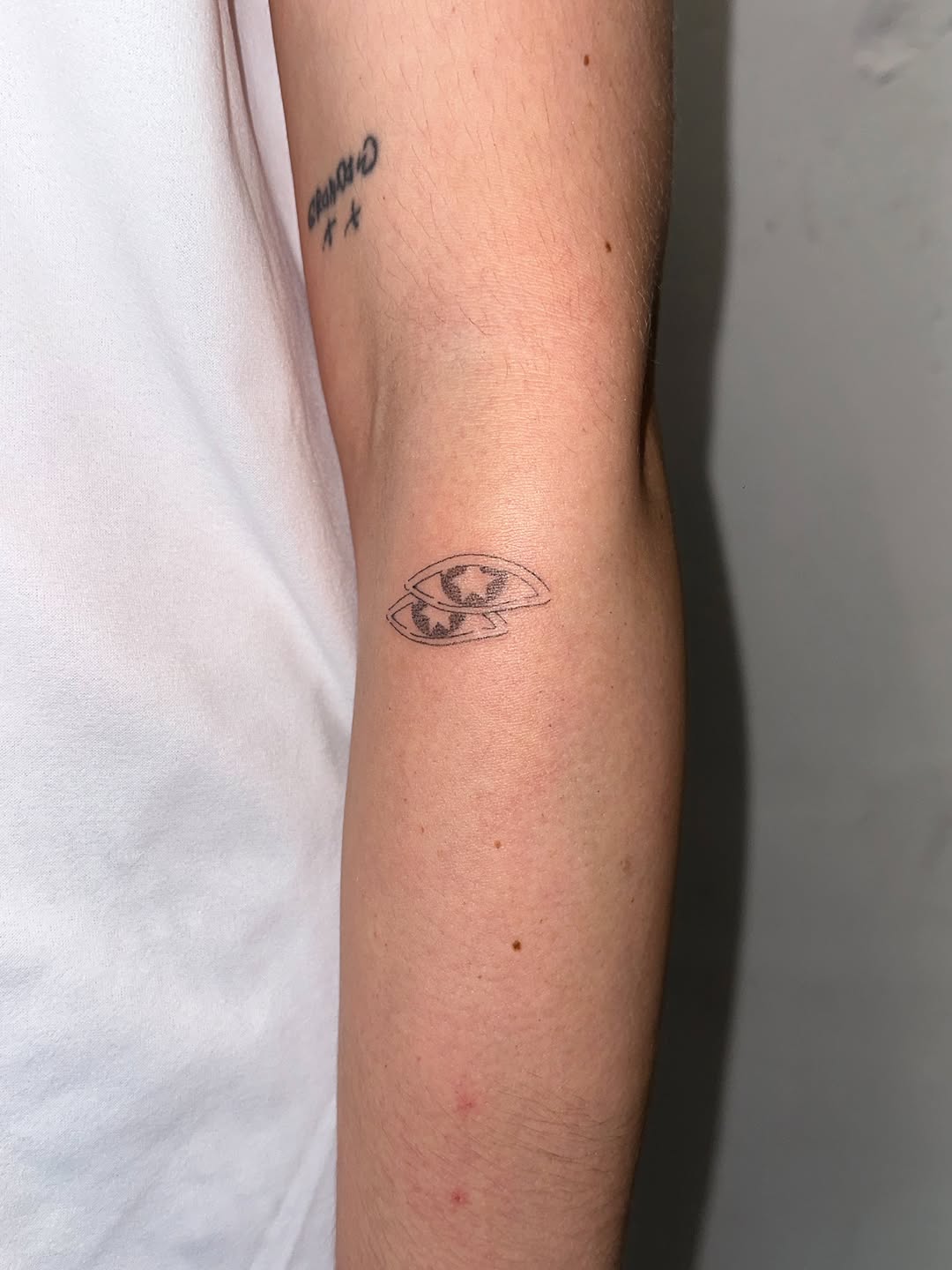 Tattoo by @olobi.poke — fine_line, minimalist
