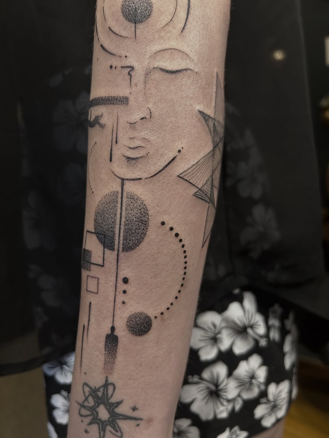 Tattoo by @douceliigne — geometric, dotwork
