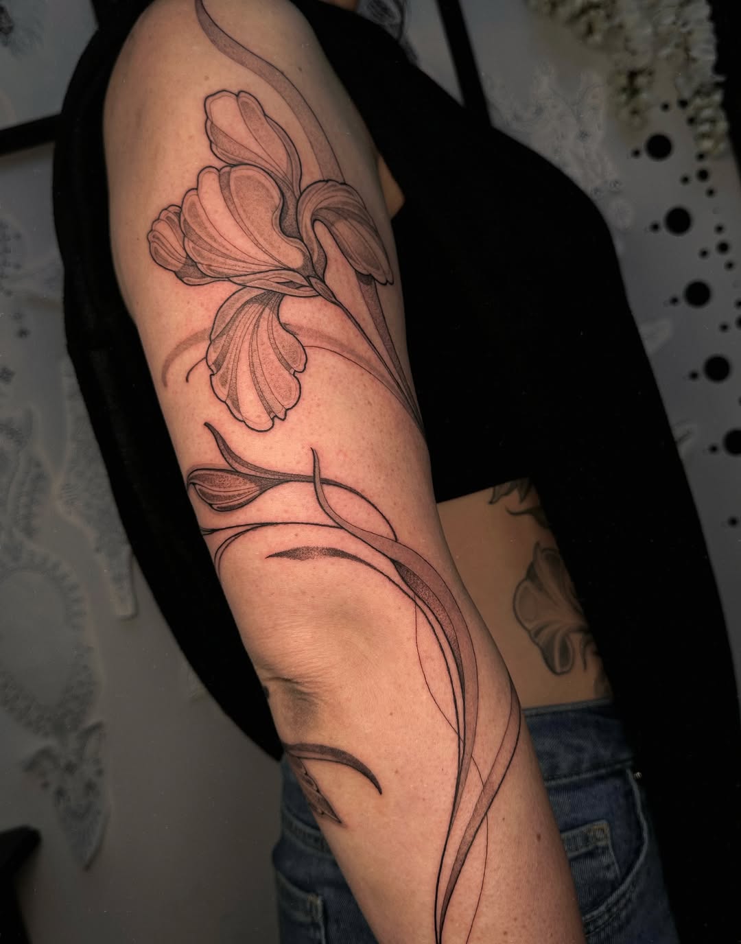 Tattoo by @mushrooomqueen β fine_line, black_and_grey