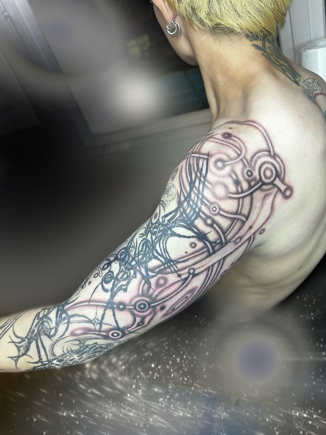 Tattoo by @7bugin7thdimension โ geometric, black_and_grey
