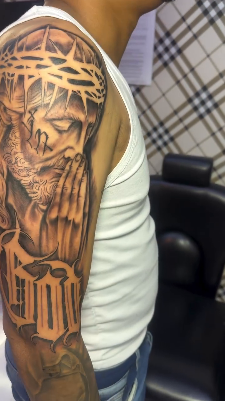 Tattoo by @onasistattoo — black_and_grey, realism