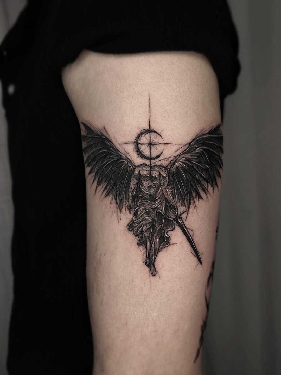 Tattoo by @tamilia_howall — black_and_grey, illustrative
