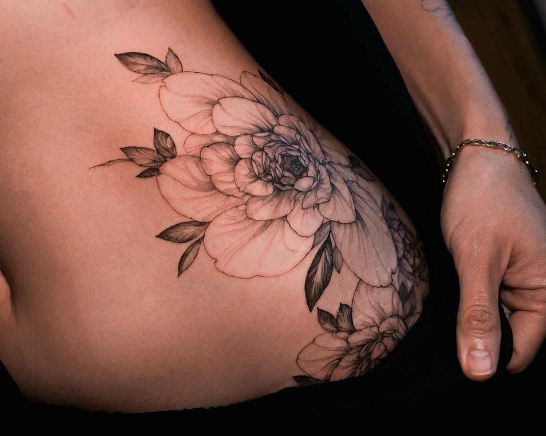 Tattoo by @hynngloomy โ fine_line, black_and_grey