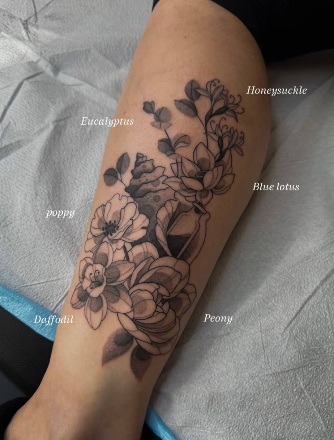 Tattoo by @peur_bleue.tattoo β black_and_grey, fine_line