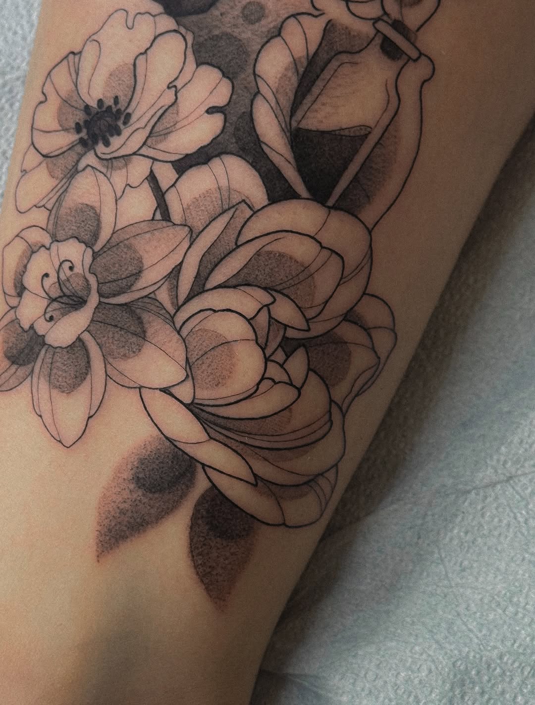 Tattoo by @peur_bleue.tattoo β fine_line, dotwork