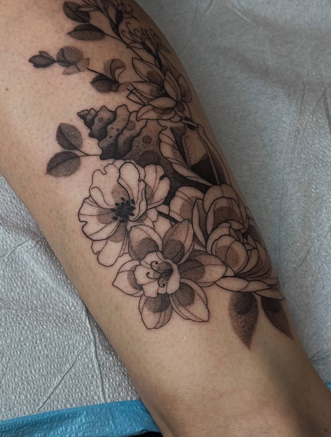 Tattoo by @peur_bleue.tattoo β fine_line, black_and_grey