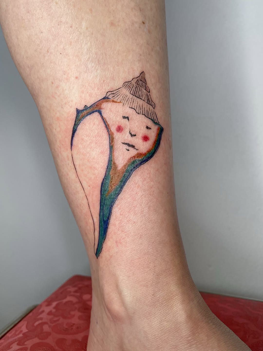 Tattoo by @jasv.tattoo — illustrative, minimalist