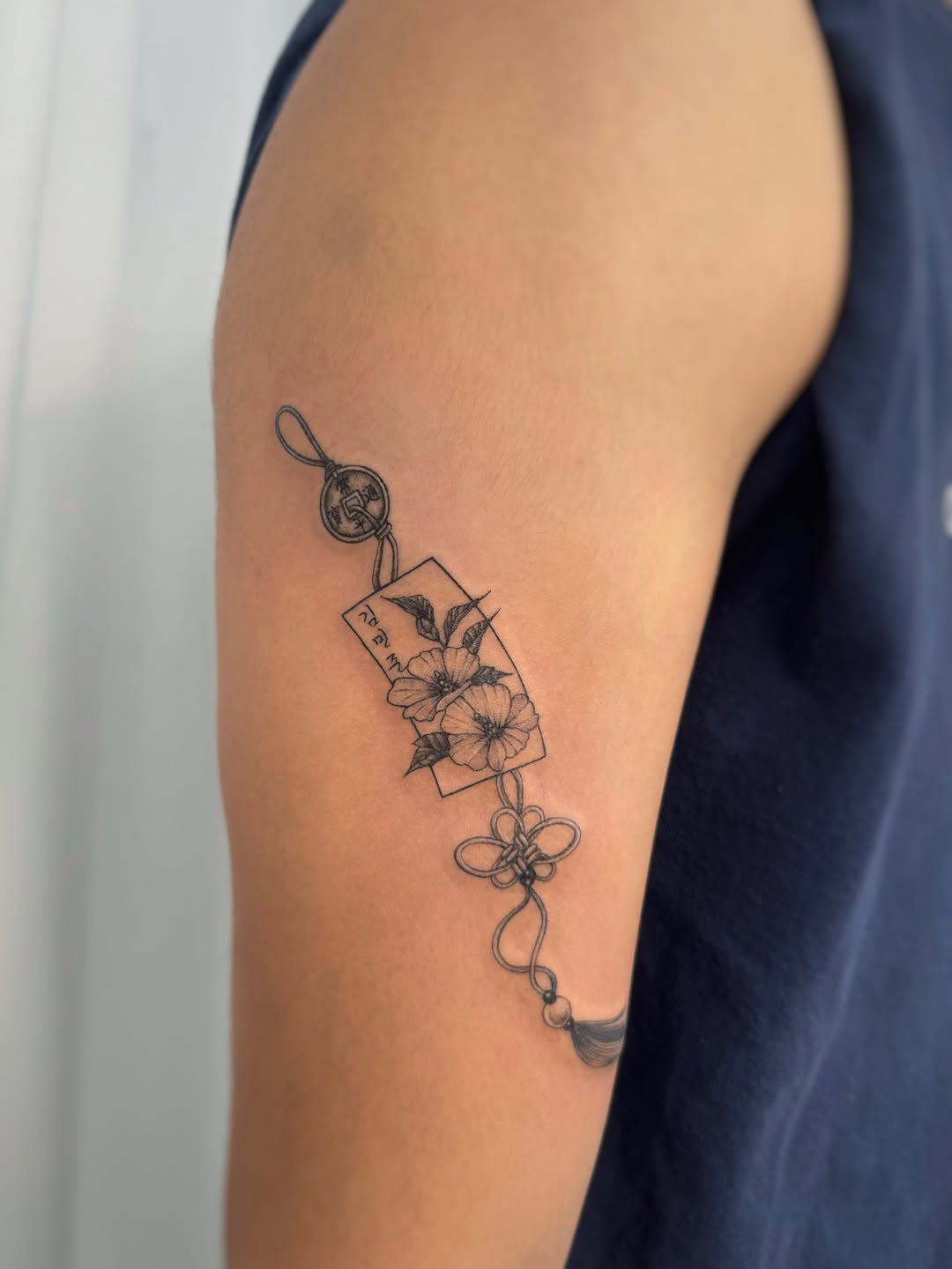Tattoo by @naleak_tattoo — fine_line, black_and_grey