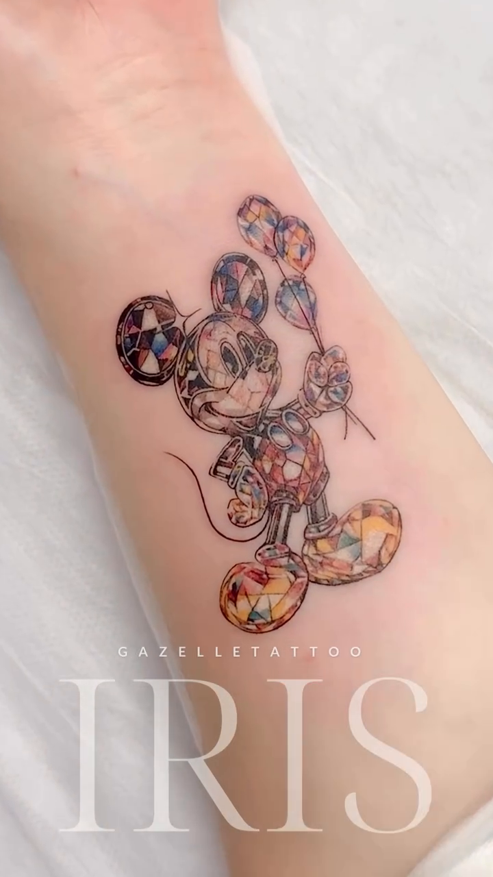 Tattoo by @irislamht — fine_line, color
