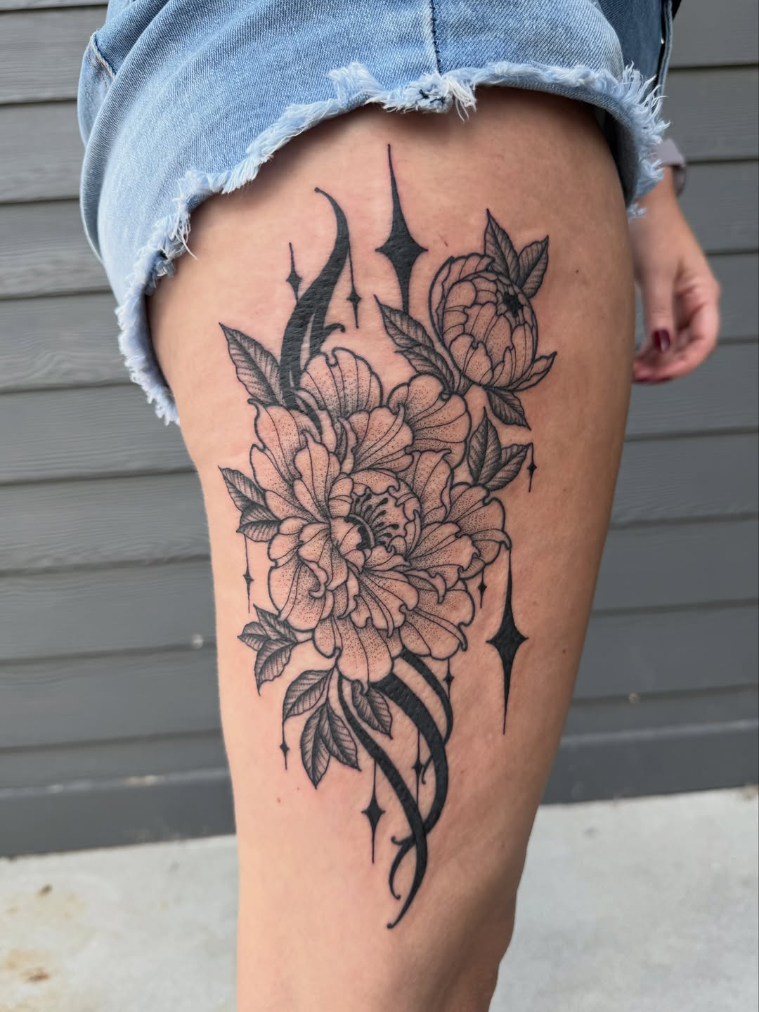 Tattoo by @the_chaotic_ginger — fine_line, dotwork