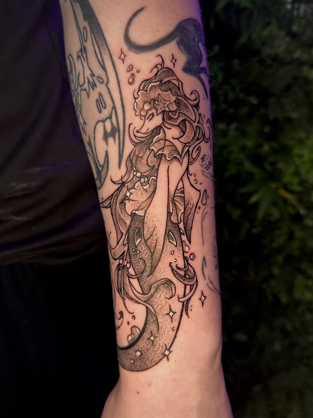 Tattoo by @moggy_tattoo โ illustrative, dotwork
