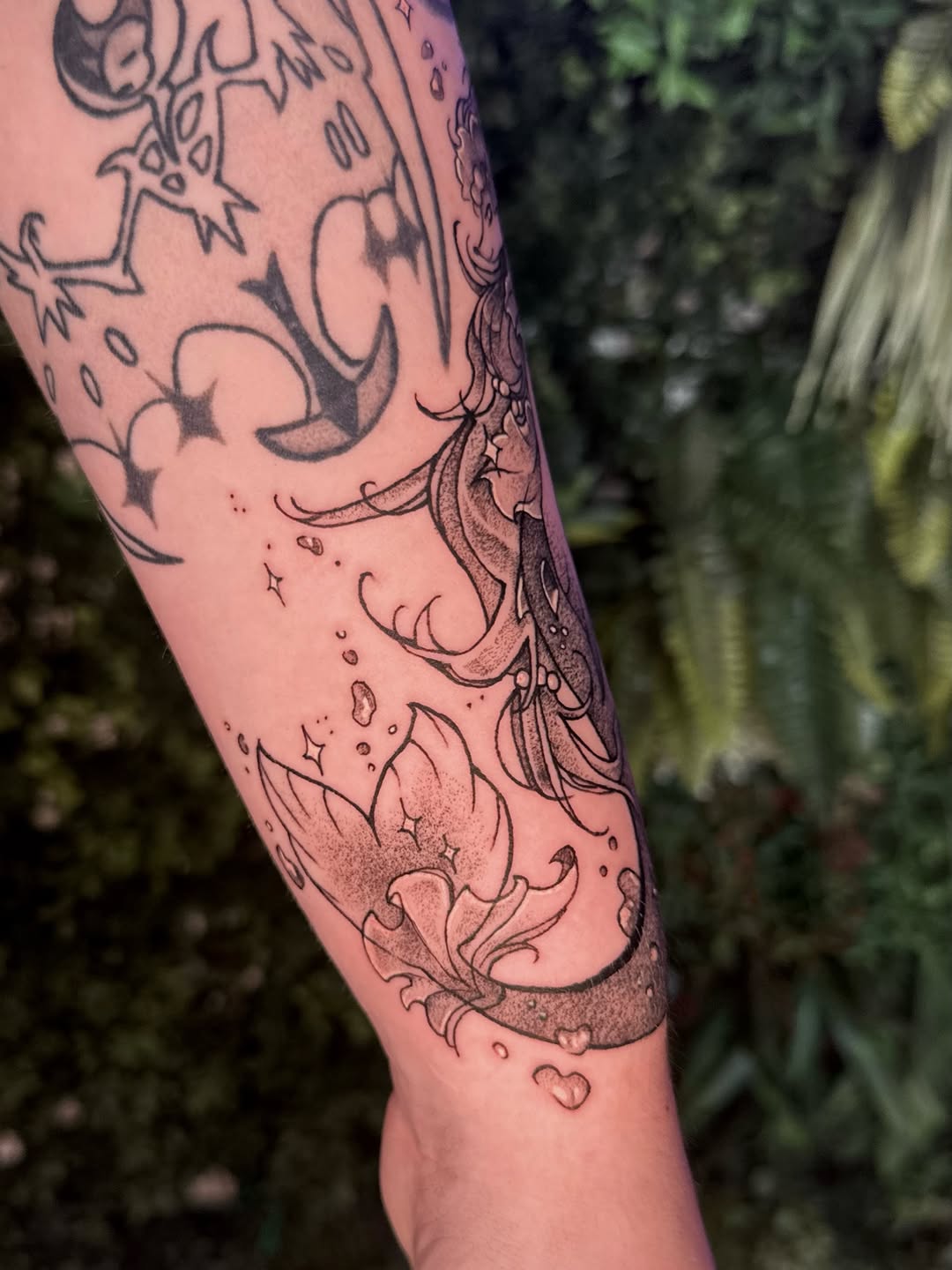Tattoo by @moggy_tattoo โ fine_line, dotwork