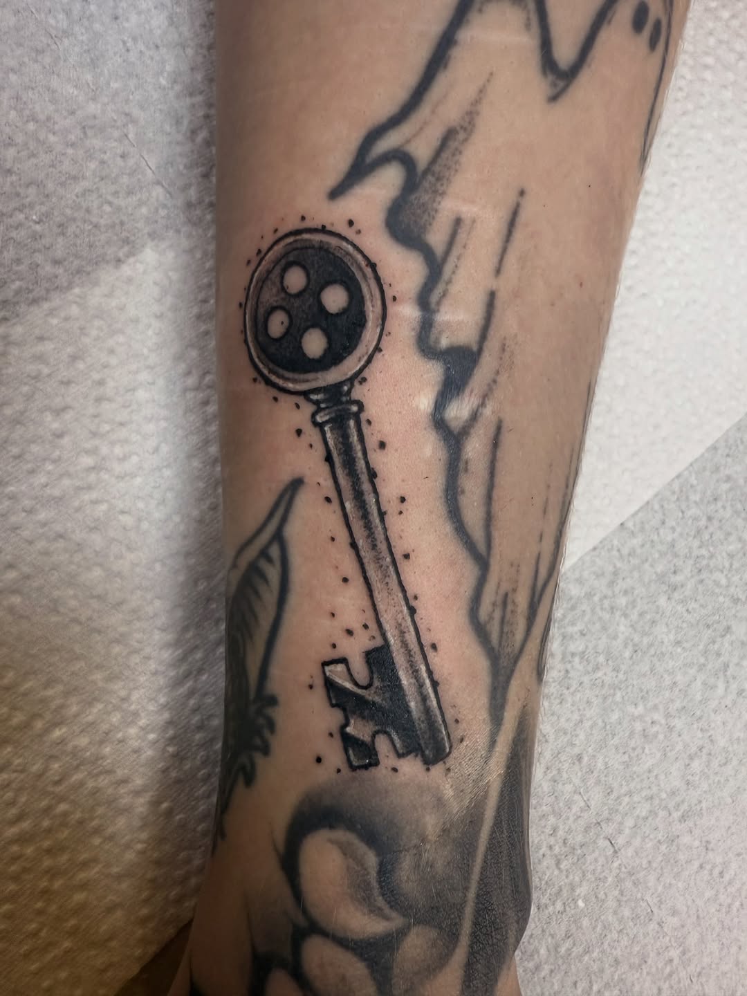 Tattoo by @bennwho_tattoo โ black_and_grey, illustrative