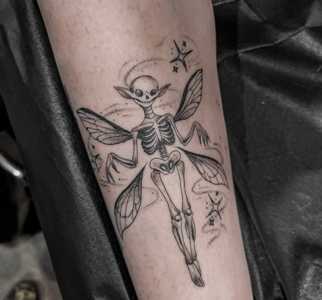 Tattoo by @mia_tatilla — black_and_grey, illustrative