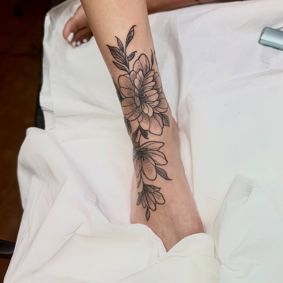 Tattoo by @ferraratattooo โ fine_line, black_and_grey