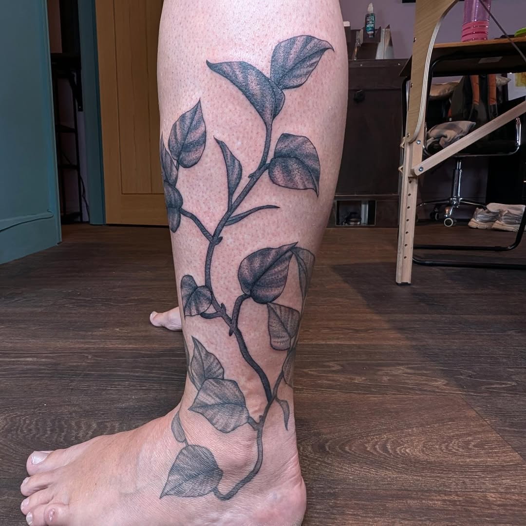 Tattoo by @mimtheyertattoos — black_and_grey, realism
