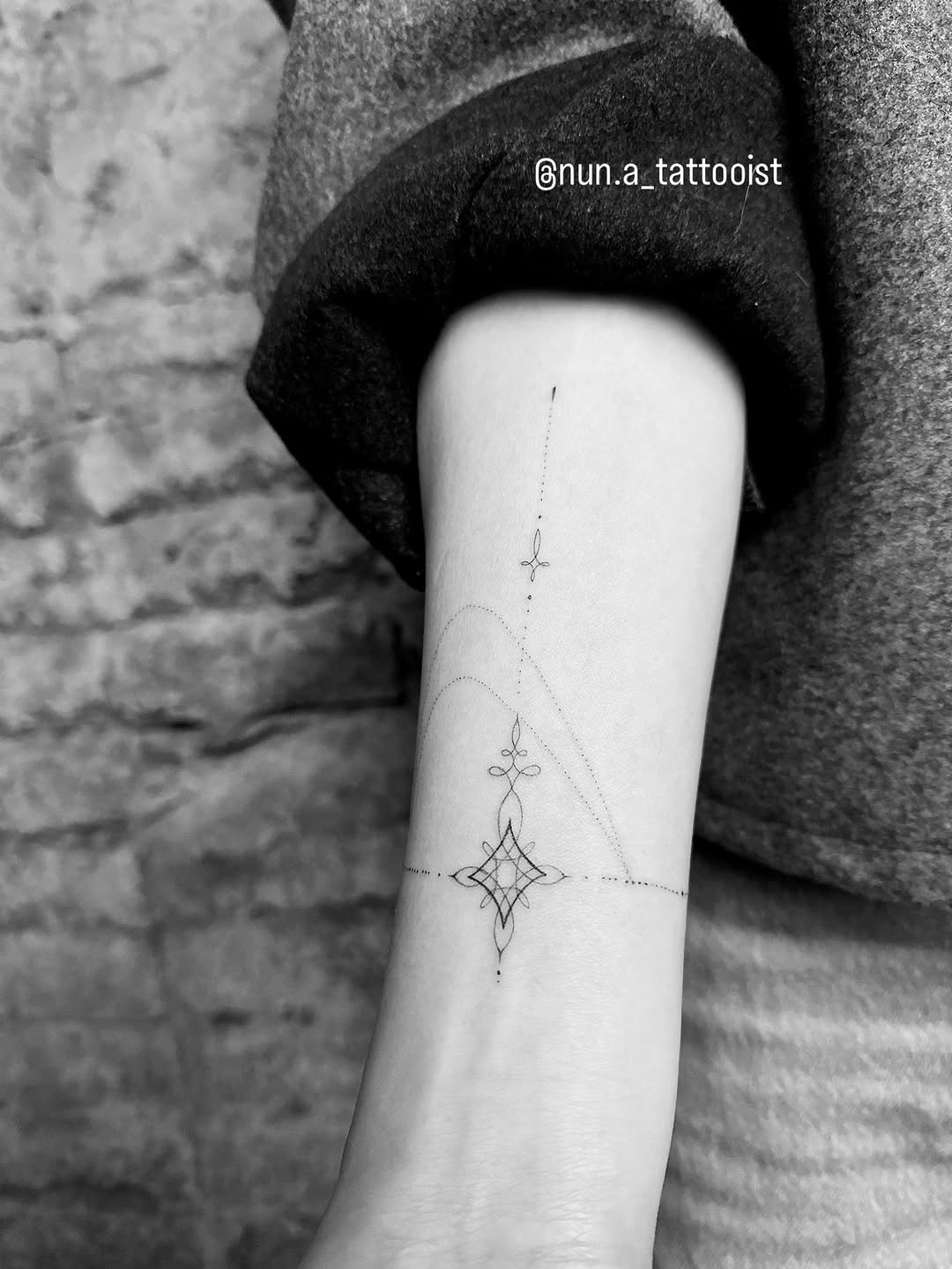 Tattoo by @nu9na_tattoo — fine_line, ornamental