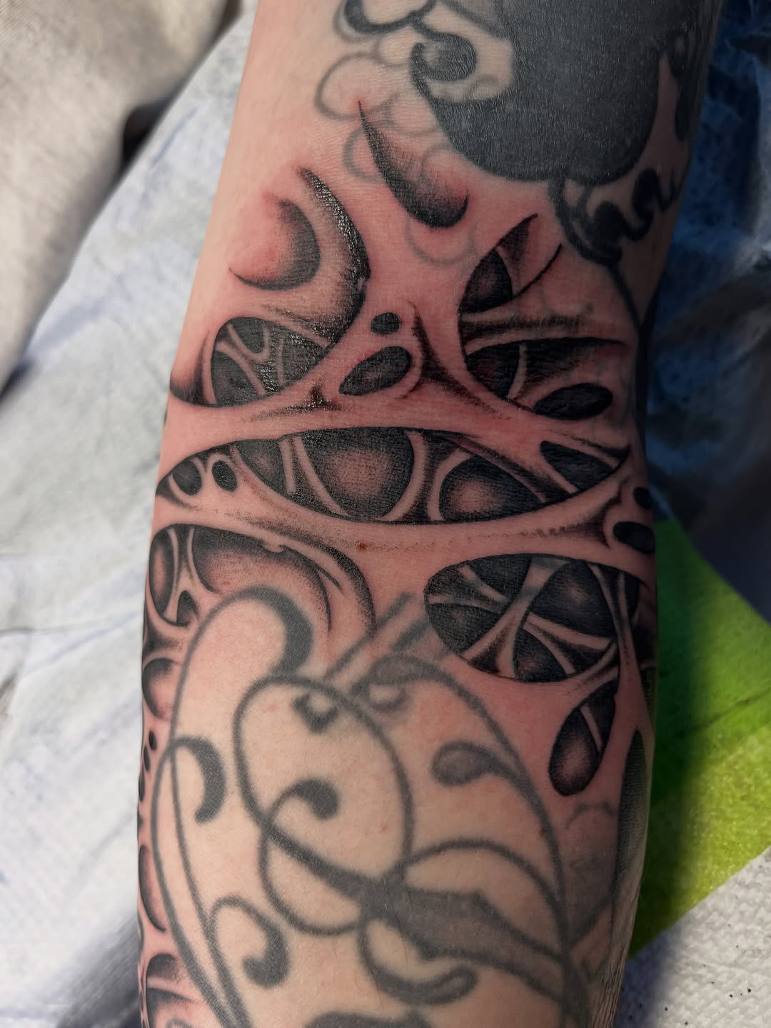 Tattoo by @arno.larose — black_and_grey, geometric
