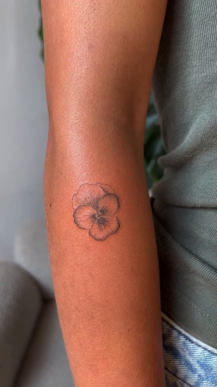 Tattoo by @dani.l.pokes β fine_line
